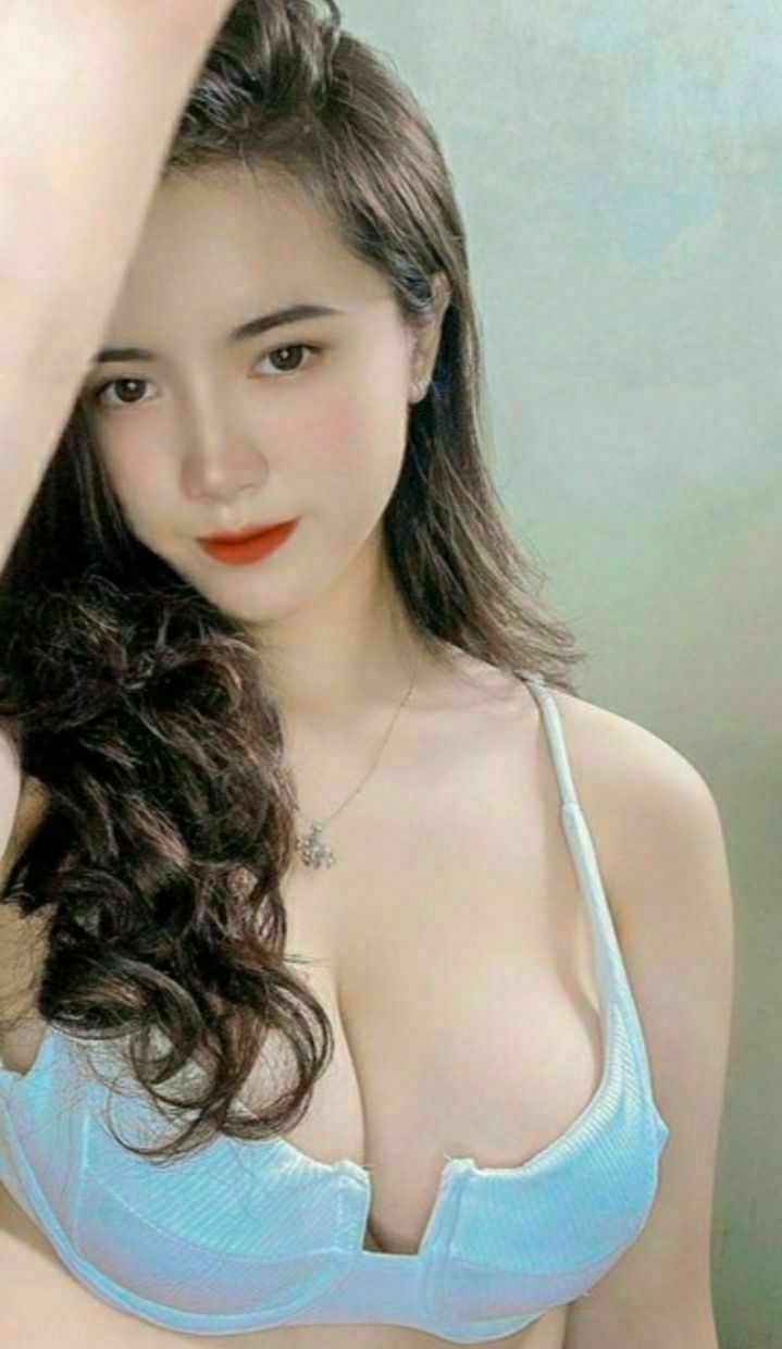 Liếm lồn em gái mới quen ngoài công viên